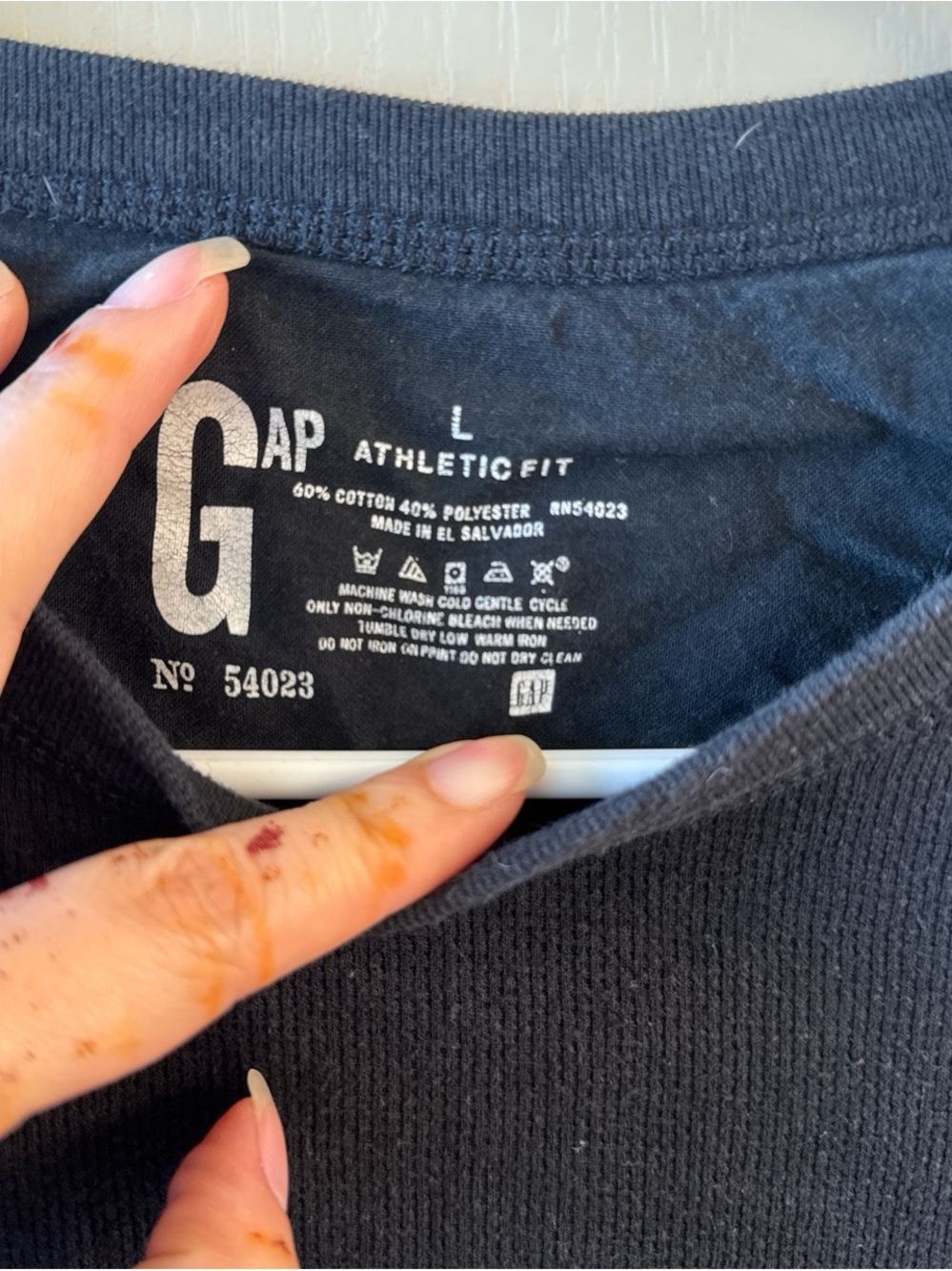 GAP Men's Short Sleeve Athletic Fit T‑Shirt in Black